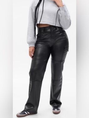 NWT GAP Size 28/8R Women Pants 90s Loose High Rise Cargo Faux Leather Very Black